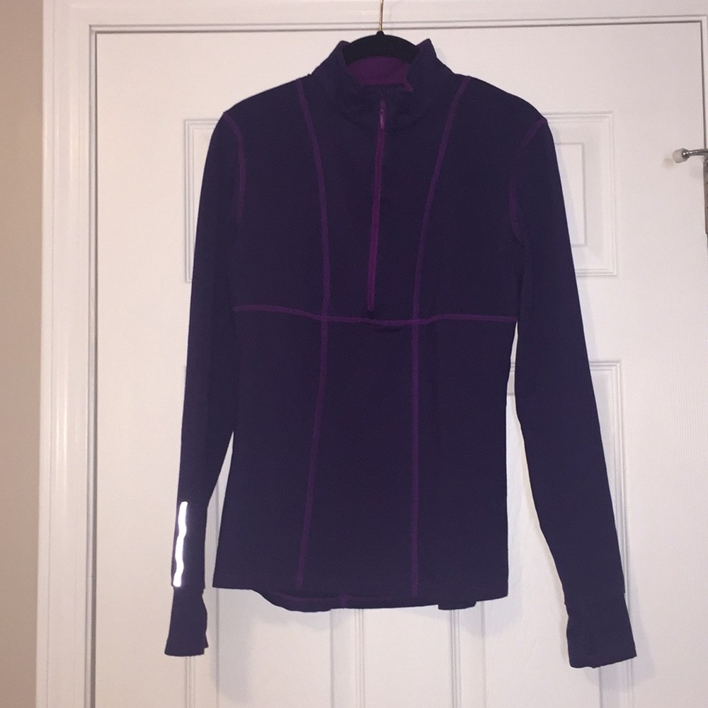 Athletic long sleeve pullover